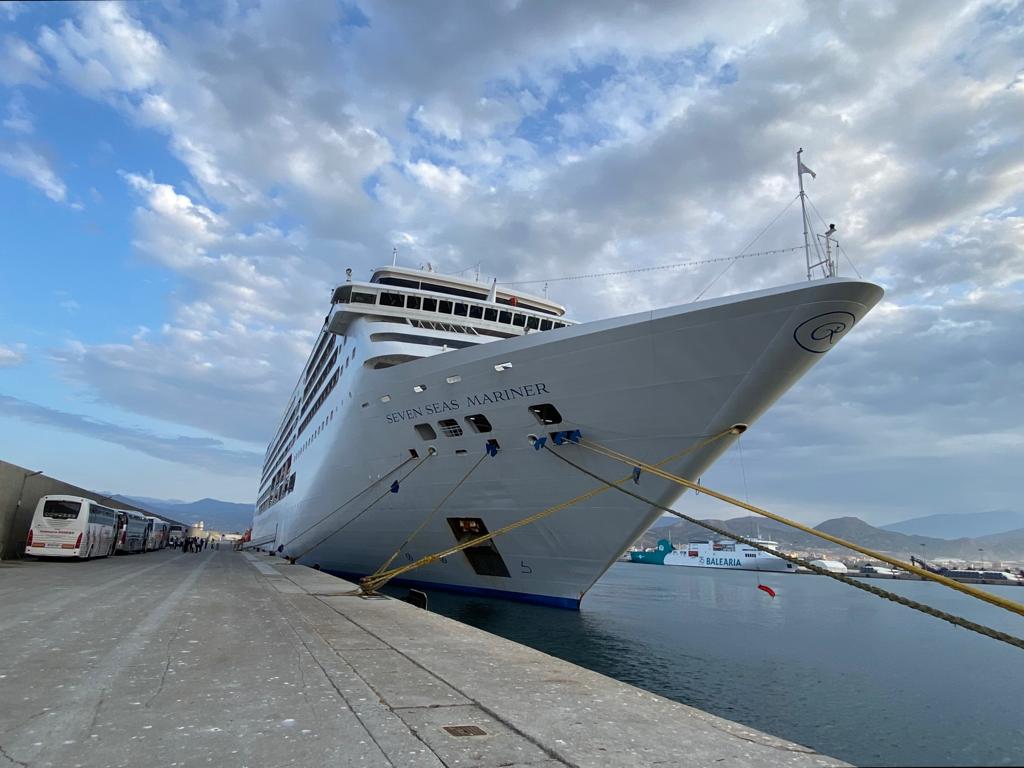 Llega al Puerto de Motril un World Cruise, crucero que recorre el mundo con más de un millar de ocupantes